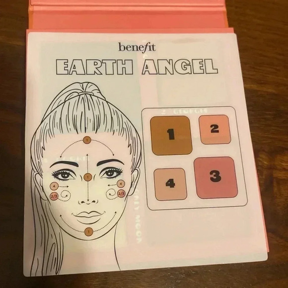 BENEFIT - édition limited -  bronze, blush and highlight palette - new! - Picture 2 of 3